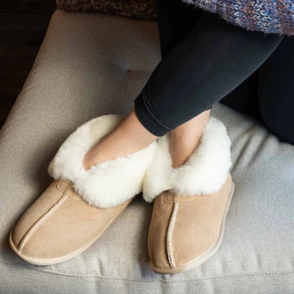Genuine Australian Sheepskin house shoes/ Slippers 
Size 7/8